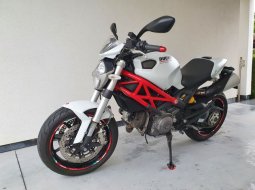 ducati-monster-796-abs-622825335_large.jpg