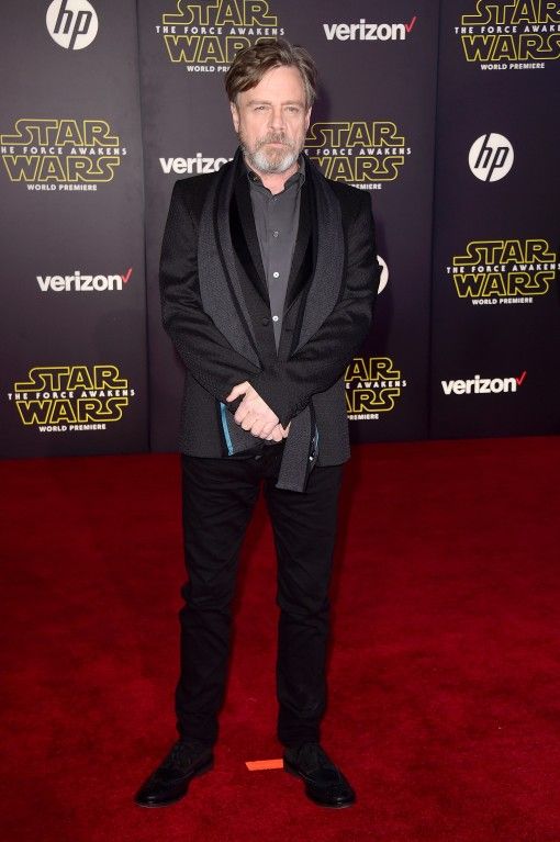 star-wars-the-force-awakens-premiere-mark-hamill-GettyImages-501374410-510x767.jpg